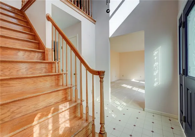 4th image of 2 Sibleyville Ln, Mendon, NY 14472 | MLS# R1700671