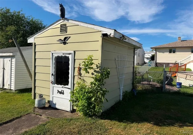 Listing Photo 2 - Condo for sale in building located at 1817 Copperfield St, Utica, NY 13501 - Unit #
