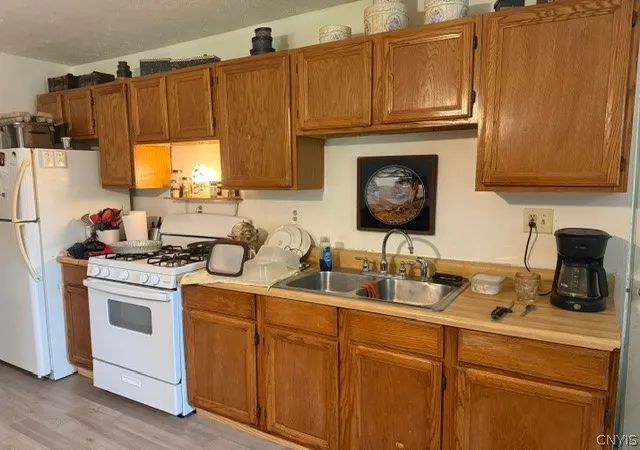 5th image of 446 E Canal St, Canastota, NY 13032 | MLS# S1700974