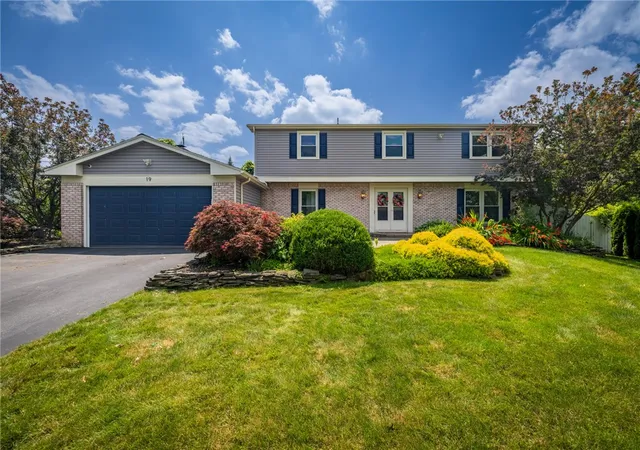 1st image of 19 Warder Dr, Pittsford, NY 14534 | MLS# R1700769