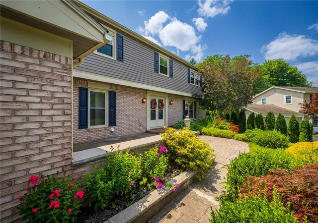 4th image of 19 Warder Dr, Pittsford, NY 14534 | MLS# R1700769