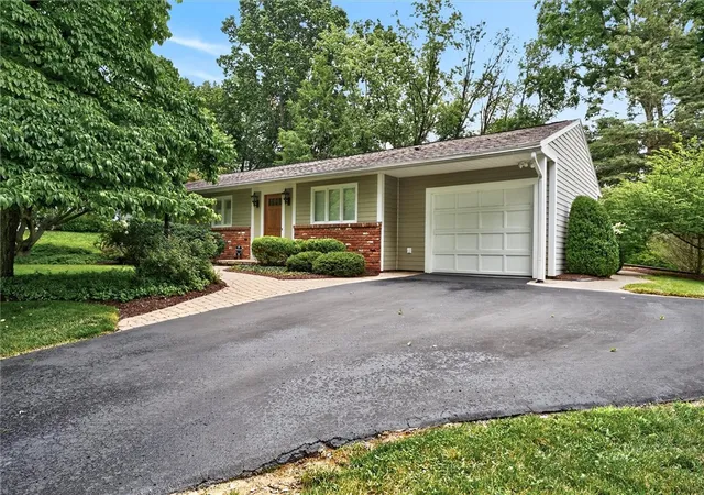 39th image of 13 Harvest Rd, Fairport, NY 14450 | MLS# R1699042