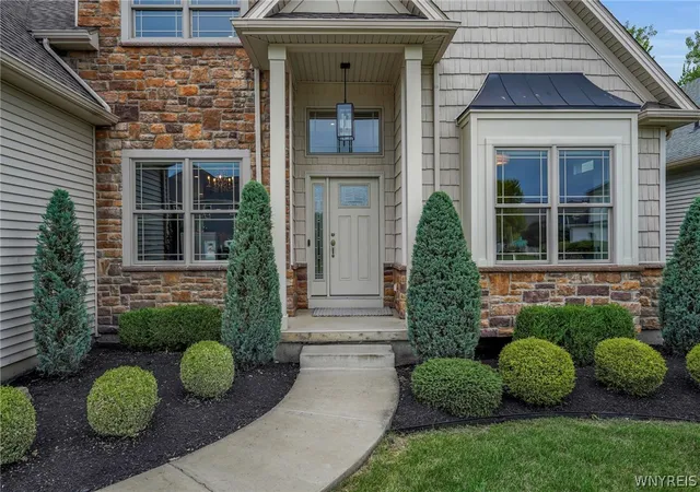 Photo 3 of Sale Pending at 34 Avalon Meadows Ln, East Amherst, NY 14051 | MLS# B1694186 | Listing updated on 2026-08-03