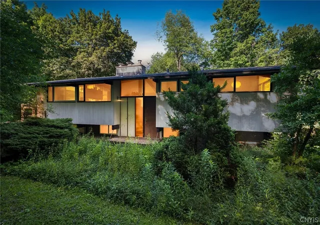 1st image of 209 Southview Rd, Syracuse, NY 13209 | MLS# S1700818