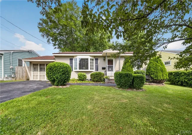 1st image of 305 Hanover Ave, Salina, NY 13088 | MLS# S1700672