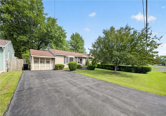 2nd image of 305 Hanover Ave, Salina, NY 13088 | MLS# S1700672
