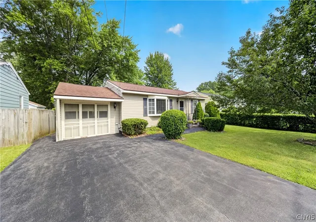 3rd image of 305 Hanover Ave, Liverpool, NY 13088 | MLS# S1700672