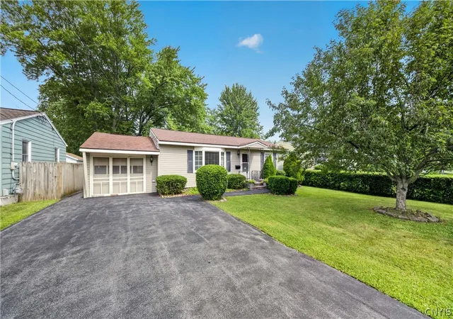 4th image of 305 Hanover Ave, Liverpool, NY 13088 | MLS# S1700672