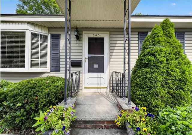 5th image of 305 Hanover Ave, Liverpool, NY 13088 | MLS# S1700672