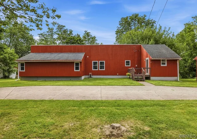2nd image of 6550 Tonawanda Creek Rd, Lockport, NY 14094 | MLS# B1691687