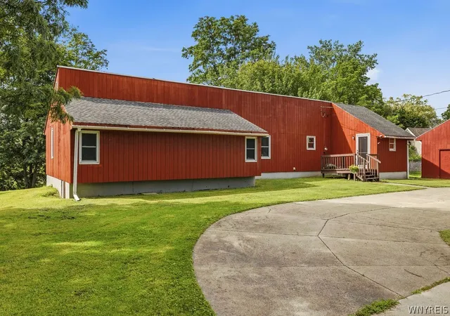 5th image of 6550 Tonawanda Creek Rd, Lockport, NY 14094 | MLS# B1691687