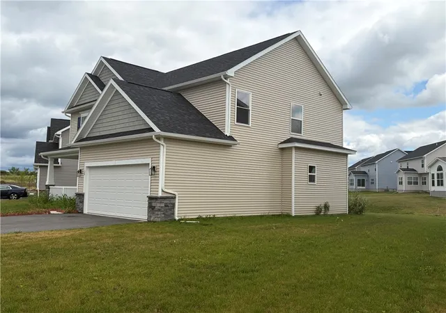 4th image of 38 Kingsbarn Rd, Henrietta, NY 14586 | MLS# R1699720