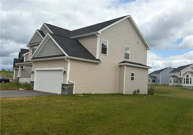 5th image of 38 Kingsbarn Rd, Henrietta, NY 14586 | MLS# R1699720