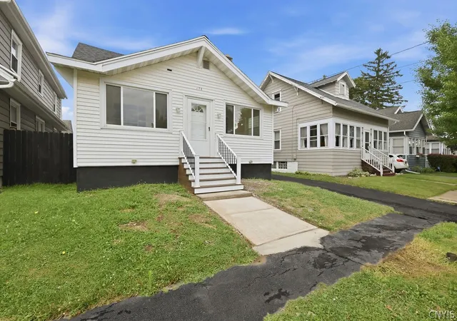 Photo 3 of Sale Pending at 178 Martin St, Syracuse, NY 13208 | MLS# S1700576 | Listing updated on 2026-07-26