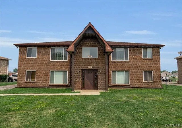1st image of 2727 Alder Creek Dr S, Wheatfield, NY 14120 | MLS# B1701082