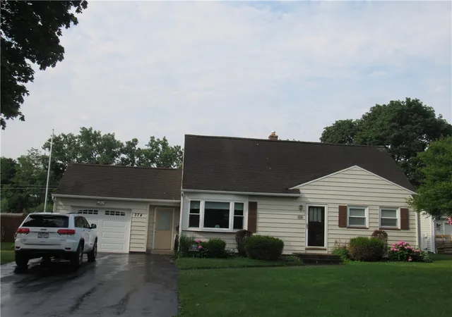 2nd image of 374 Shore Acres Dr, Rochester, NY 14612 | MLS# R1701230
