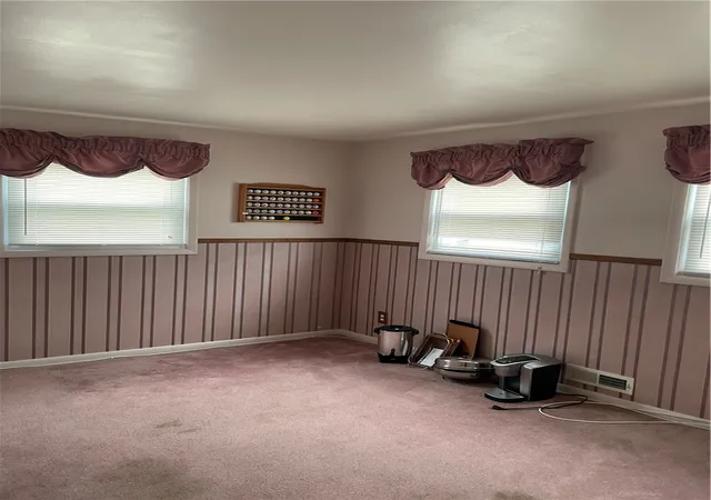 41st image of 374 Shore Acres Dr, Rochester, NY 14612 | MLS# R1701230