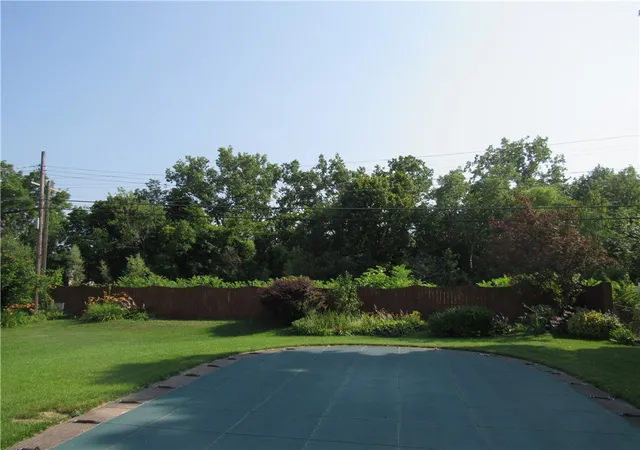 4th image of 374 Shore Acres Dr, Rochester, NY 14612 | MLS# R1701230