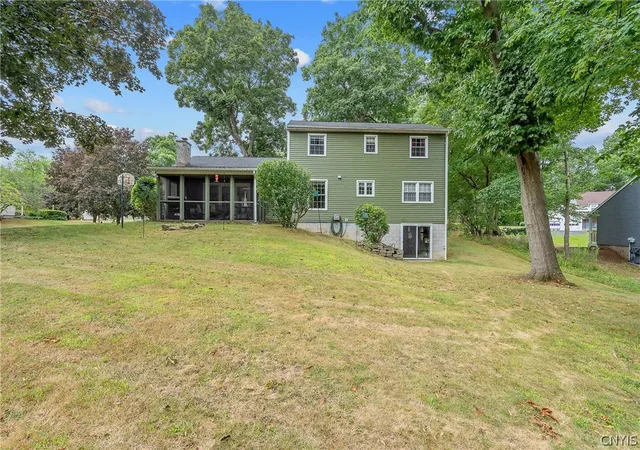 5th image of 46 Burden Dr, Oswego, NY 13126 | MLS# S1699877