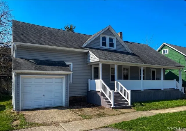 2nd image of 3 Oakwood Ave, Lancaster, NY 14086 | MLS# B1701332
