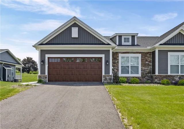 3rd image of 1389 Creeks Edge Dr, Webster, NY 14580 | MLS# R1701357