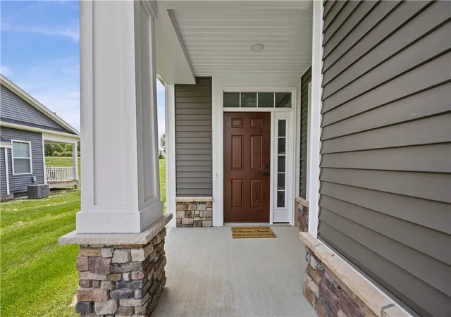 5th image of 1389 Creeks Edge Dr, Webster, NY 14580 | MLS# R1701357