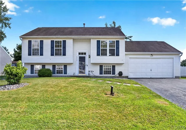 Photo 2 of Sale Pending at 5732 Boulia Dr, Clay, NY 13041 | MLS# S1700443 | Listing updated on 2026-08-04