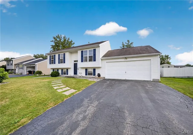 Photo 3 of Sale Pending at 5732 Boulia Dr, Clay, NY 13041 | MLS# S1700443 | Listing updated on 2026-08-04