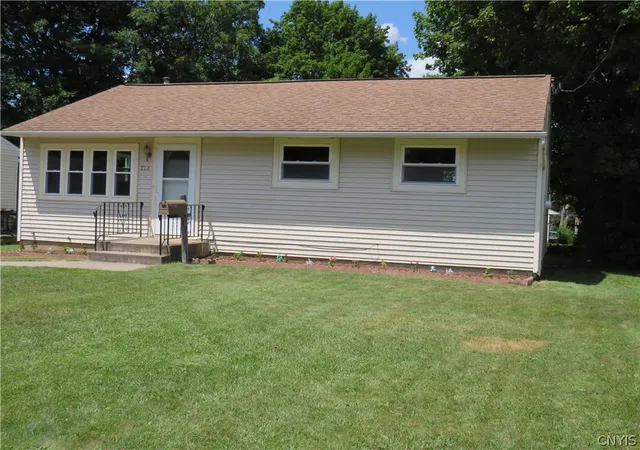 2nd image of 212 Jane Dr, Syracuse, NY 13219 | MLS# S1697568