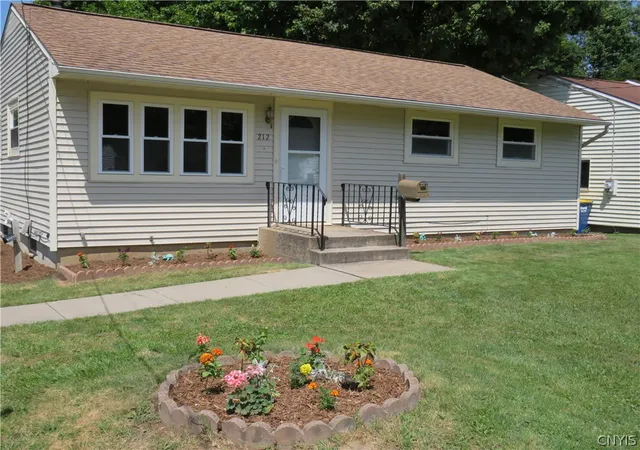 3rd image of 212 Jane Dr, Syracuse, NY 13219 | MLS# S1697568