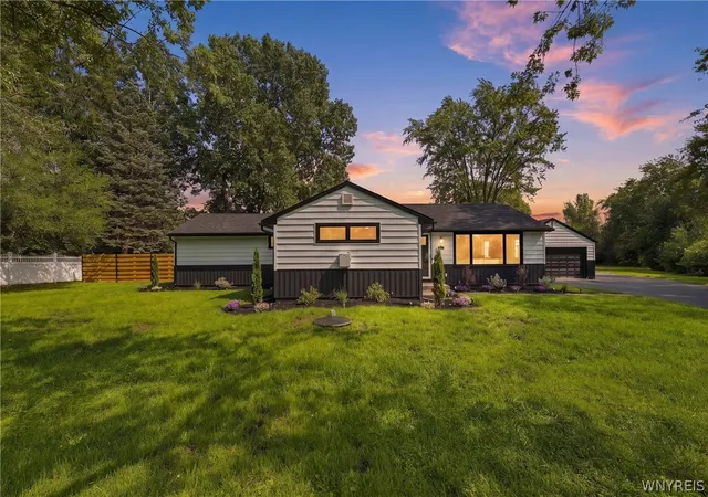 2nd image of 6921 Bear Ridge Rd, North Tonawanda, NY 14120 | MLS# B1700706