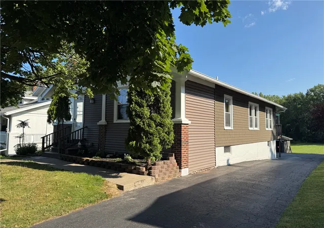 Photo 3 of Sale Pending at 891 County Rd 4, Geneva, NY 14456 | MLS# R1701419 | Listing updated on 2026-08-02