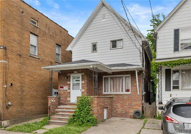 2nd image of 1004 19th St, Niagara Falls, NY 14301 | MLS# B1701198
