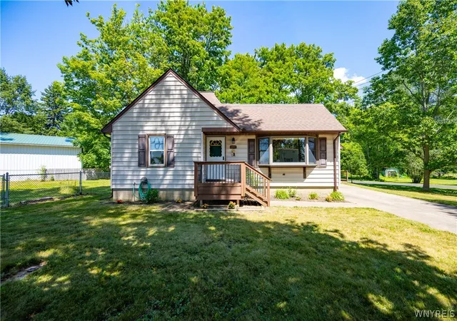 Photo 2 of Sale Pending at 6641 Taylor Rd, Hamburg, NY 14075 | MLS# B1700017 | Listing updated on 2026-08-04
