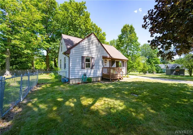 Photo 3 of Sale Pending at 6641 Taylor Rd, Hamburg, NY 14075 | MLS# B1700017 | Listing updated on 2026-08-04