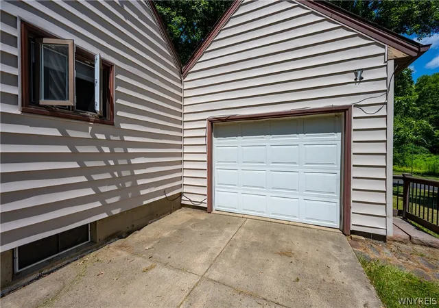 Photo 4 of Sale Pending at 6641 Taylor Rd, Hamburg, NY 14075 | MLS# B1700017 | Listing updated on 2026-08-04