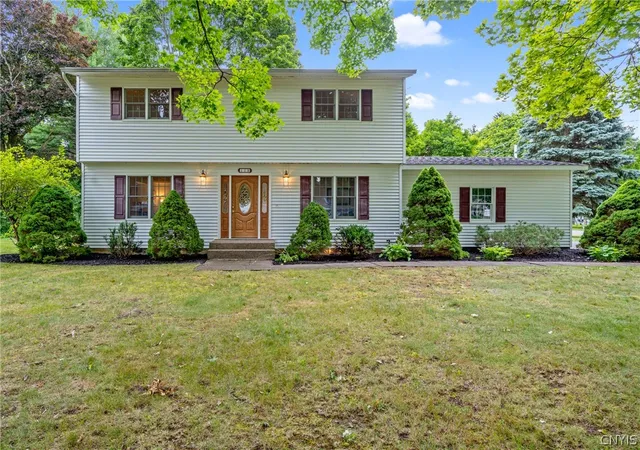 Photo 1 of Single family home for sale at 118 Winding Way, Camillus, NY 13031 | MLS# S1701147 | Listing updated on 2026-07-29