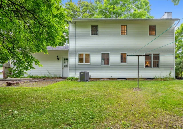 Photo 3 of Single family home for sale at 118 Winding Way, Camillus, NY 13031 | MLS# S1701147 | Listing updated on 2026-07-29