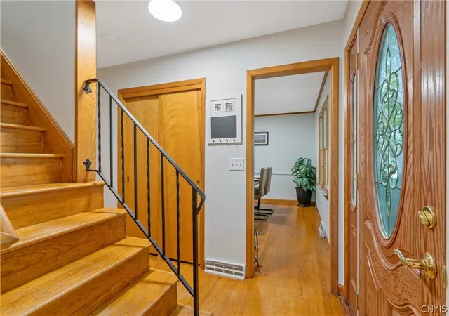 Photo 3 of Single family home for sale at 118 Winding Way, Camillus, NY 13031 | MLS# S1701147 | Listing updated on 2026-07-29