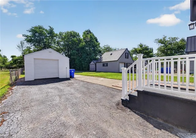 27th image of 3093 Lyth Rd, Buffalo, NY 14218 | MLS# B1701415