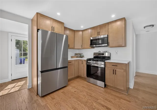 3rd image of 3093 Lyth Rd, Buffalo, NY 14218 | MLS# B1701415
