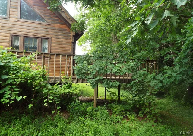 Photo 2 of Sale Pending at 203 Deep Springs Dr, Chittenango, NY 13037 | MLS# S1701224 | Listing updated on 2026-07-31