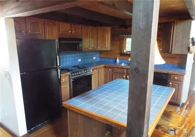 Photo 5 of Sale Pending at 203 Deep Springs Dr, Chittenango, NY 13037 | MLS# S1701224 | Listing updated on 2026-07-31