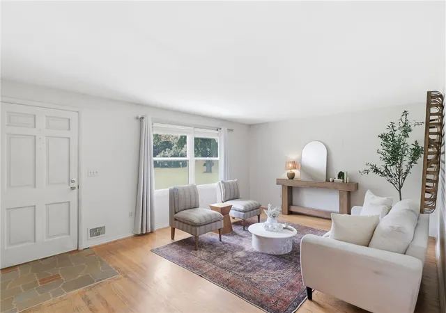 2nd image of 116 Chestnut Dr, Chili, NY 14624 | MLS# R1701164
