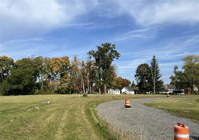 2nd image of 104 Southgate Rd, Utica, NY 13501 | MLS# S1701133