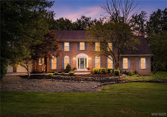 2nd image of 76 Tanglewood Dr W, Orchard Park, NY 14127 | MLS# B1701181
