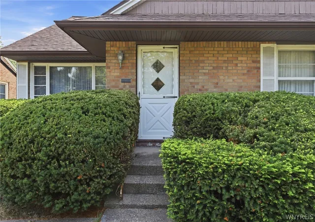3rd image of 600 Roycroft Blvd, Cheektowaga, NY 14225 | MLS# B1701177