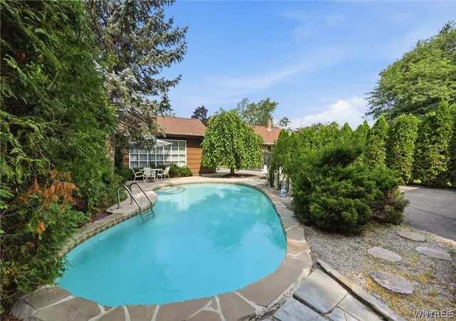 5th image of 600 Roycroft Blvd, Cheektowaga, NY 14225 | MLS# B1701177