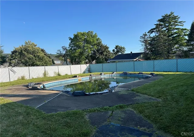 16th image of 1123 Columbus Ave, Utica, NY 13501 | MLS# S1701480