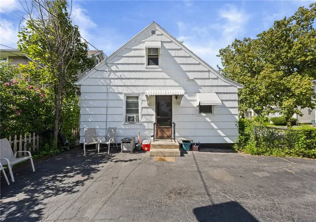 Photo 4 of Sale Pending at 251 Oneida St, Rochester, NY 14621 | MLS# R1700972 | Listing updated on 2026-08-01